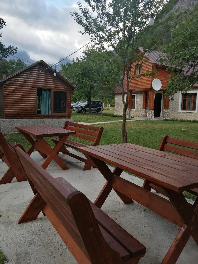 Bujtina Pllumi Theth Bed & Breakfast Eksteriør bilde