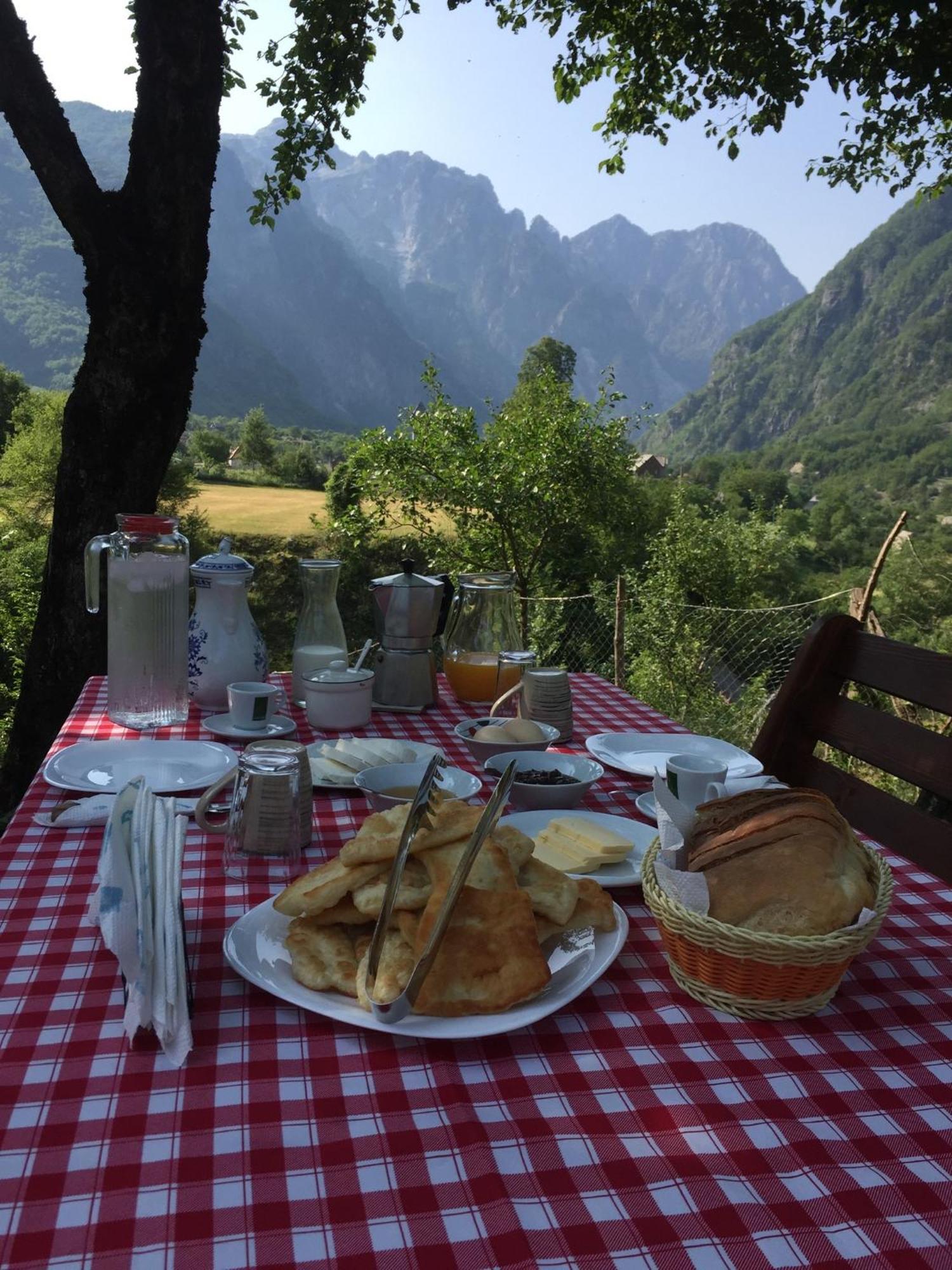 Bujtina Pllumi Theth Bed & Breakfast Eksteriør bilde