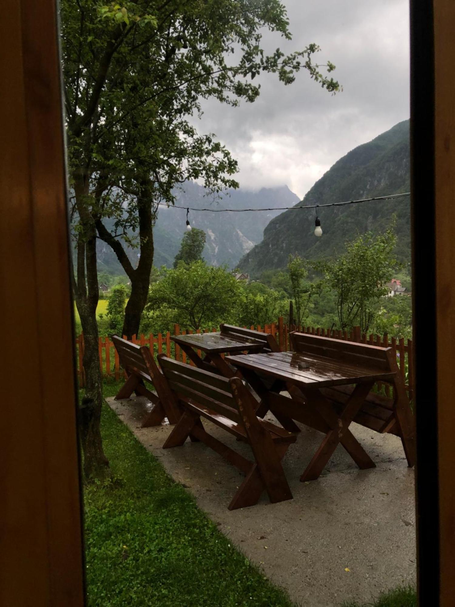 Bujtina Pllumi Theth Bed & Breakfast Eksteriør bilde
