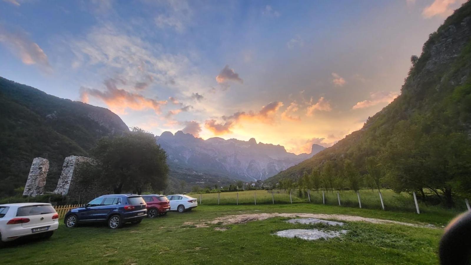 Bujtina Pllumi Theth Bed & Breakfast Eksteriør bilde