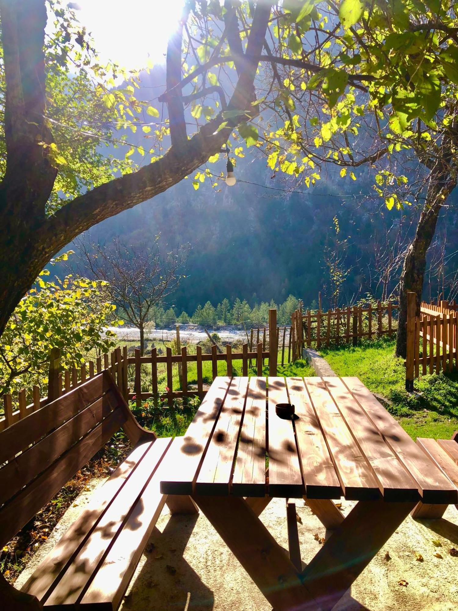 Bujtina Pllumi Theth Bed & Breakfast Eksteriør bilde