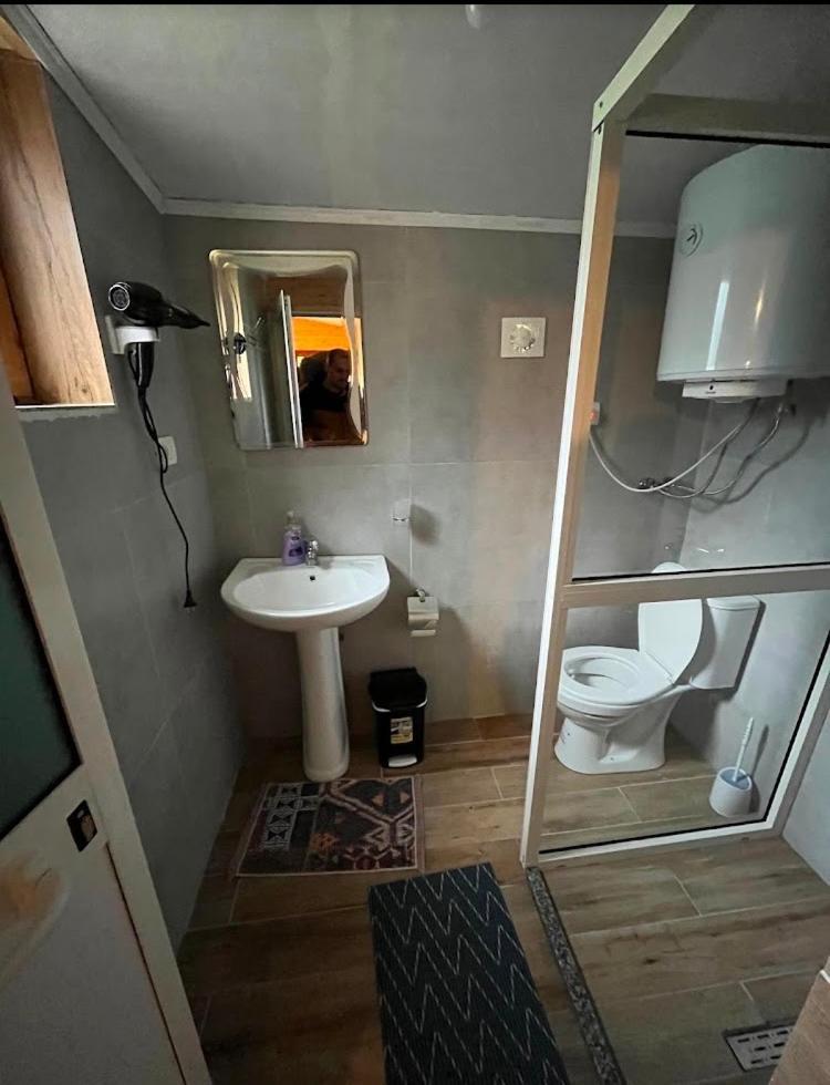 Bujtina Pllumi Theth Bed & Breakfast Eksteriør bilde