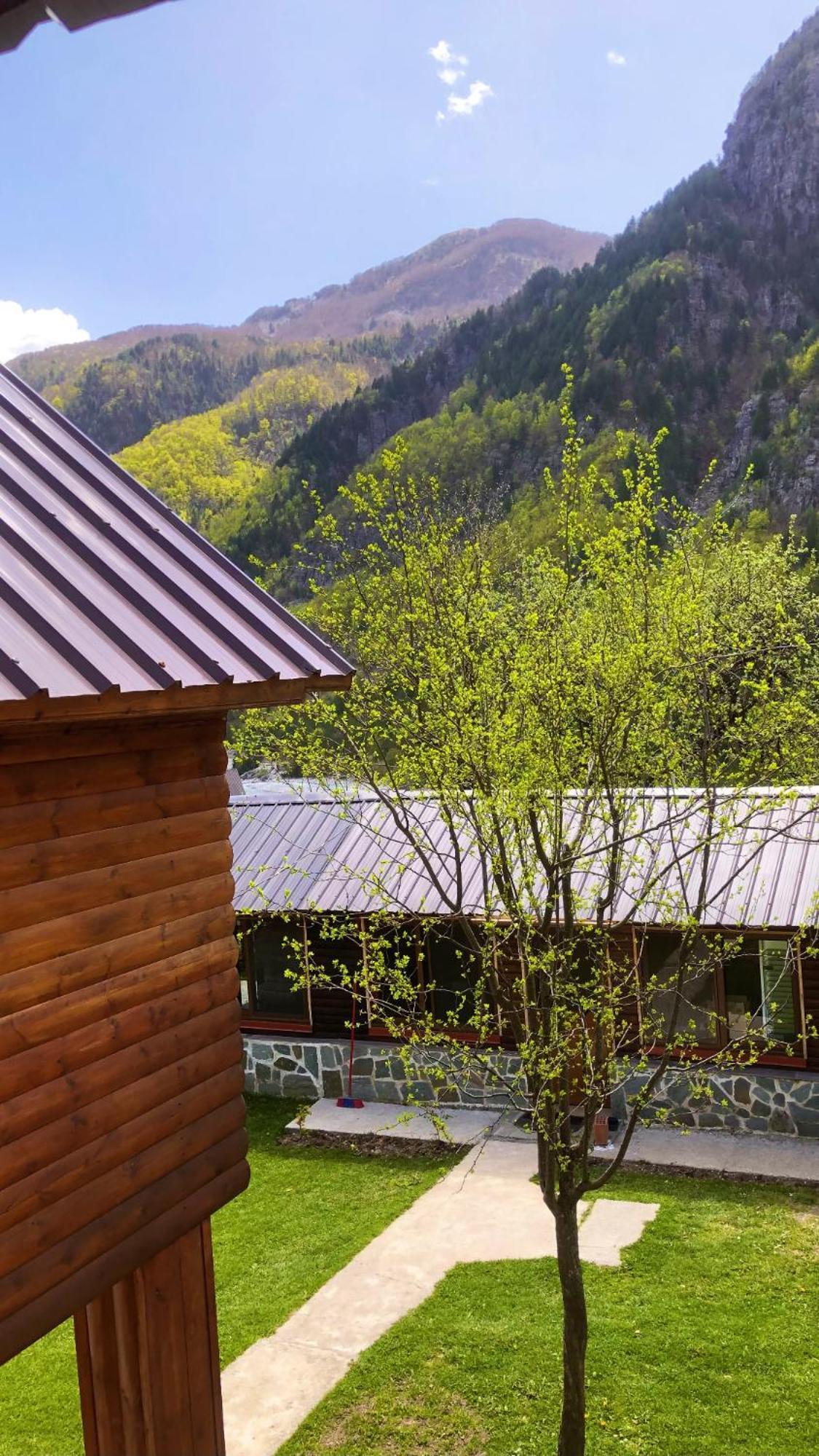 Bujtina Pllumi Theth Bed & Breakfast Eksteriør bilde