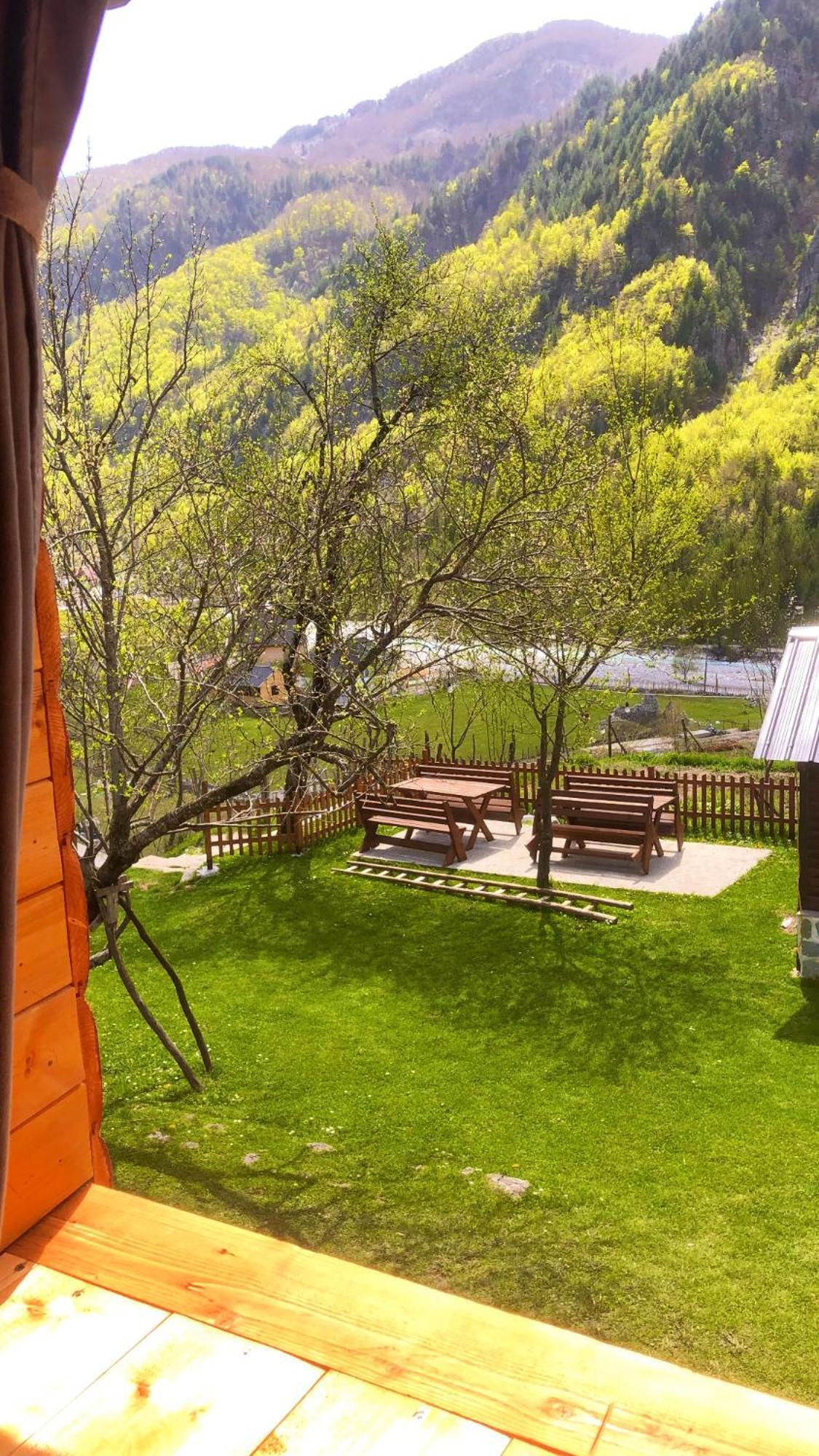 Bujtina Pllumi Theth Bed & Breakfast Eksteriør bilde